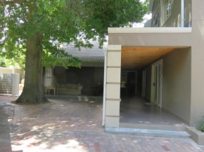 Гостиница Milas Place  Сомерсет Вест